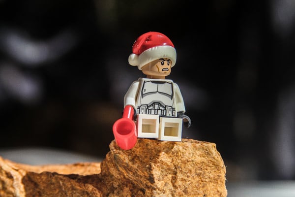 lego-star-wars-adventskalender-2014-Stormtrooper mit Weihnachtsmütze